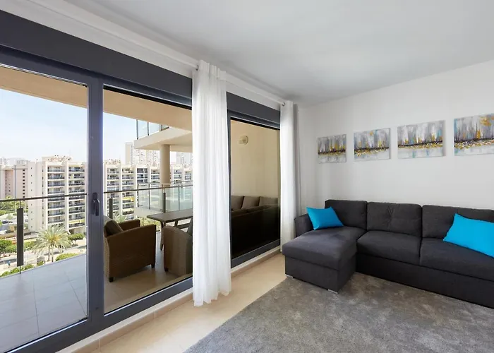 Luxurious Newly Renovated 2 Bedroom Condo By The Beach
