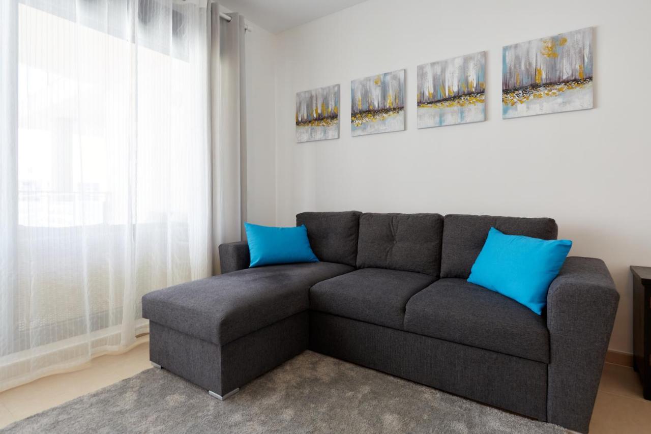 Apartment Luxurious Newly Renovated 2 Bedroom By The