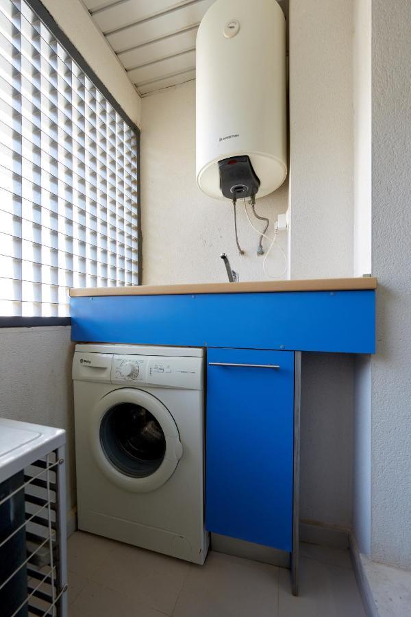 Luxurious Newly Renovated 2 Bedroom By The Apartment *