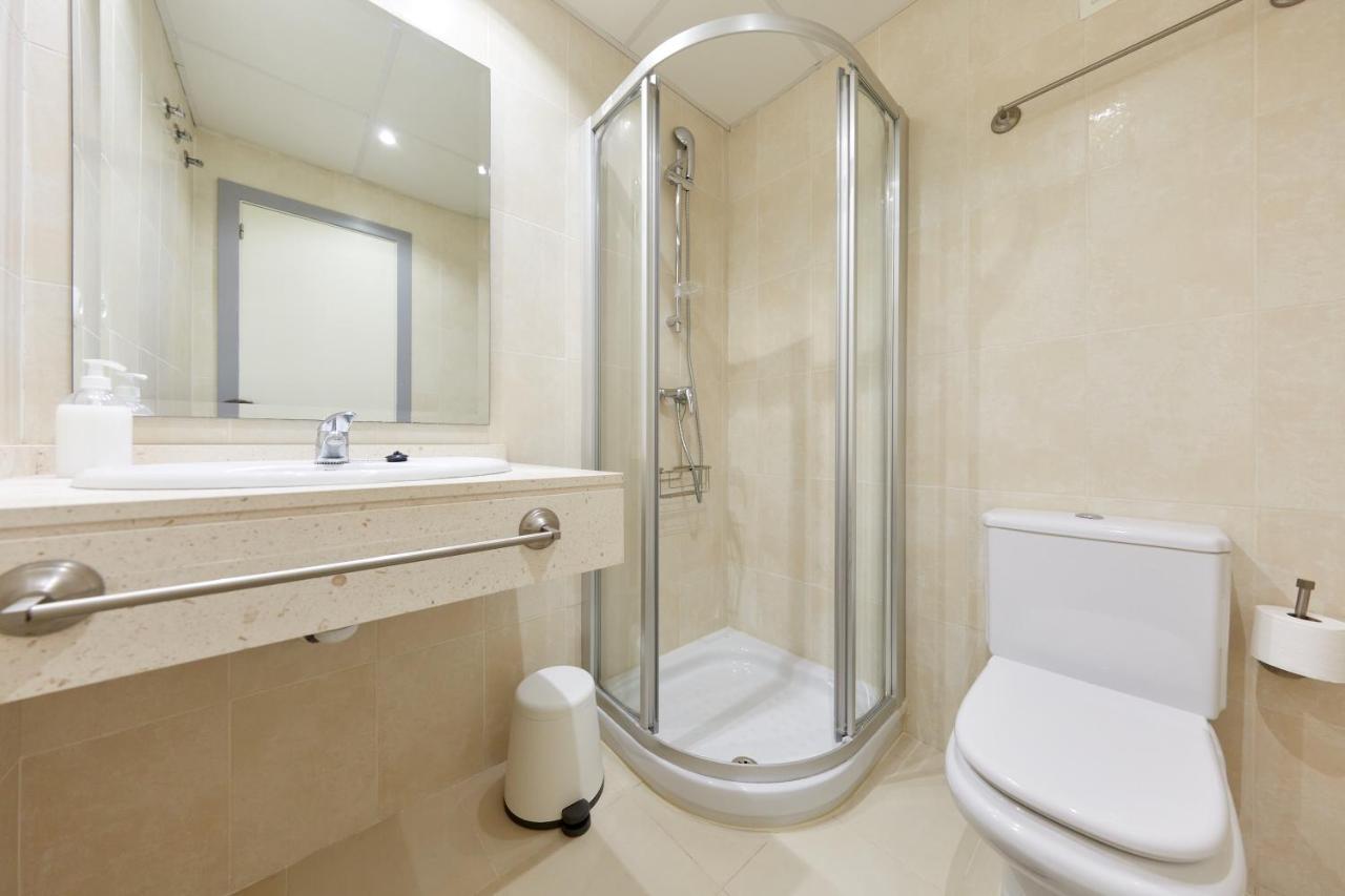 Apartment Luxurious Newly Renovated 2 Bedroom By The *