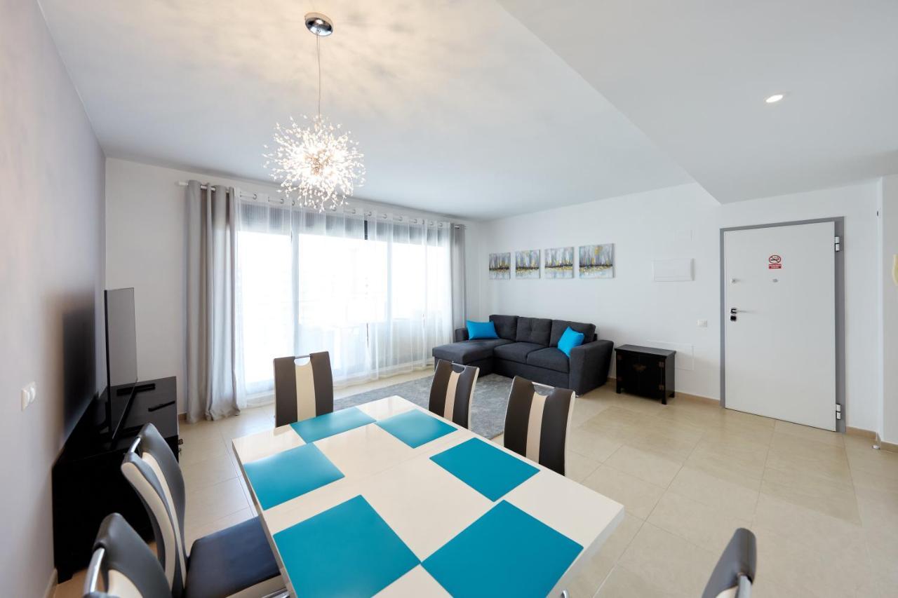 Apartment Luxurious Newly Renovated 2 Bedroom By The