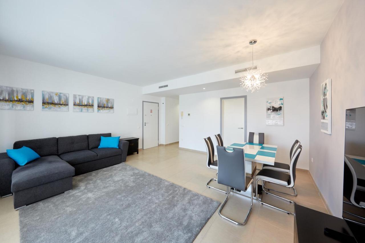 Luxurious Newly Renovated 2 Bedroom By The Apartment *